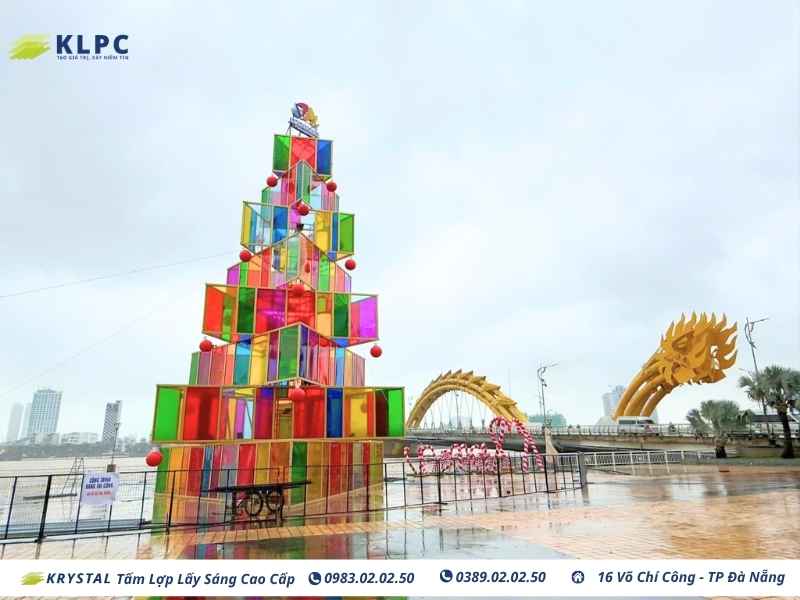 Tấm lợp lấy sáng KLPC: Nâng tầm thẩm mỹ công trình Noel tại Cầu Rồng Đà Nẵng 1 Vat Lieu Xay Dung