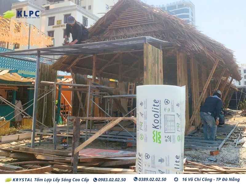 Tấm lợp lấy sáng KLPC: Giải pháp tối ưu cho quán cà phê tại Đà Nẵng 5 tam lop polycarbonate 1