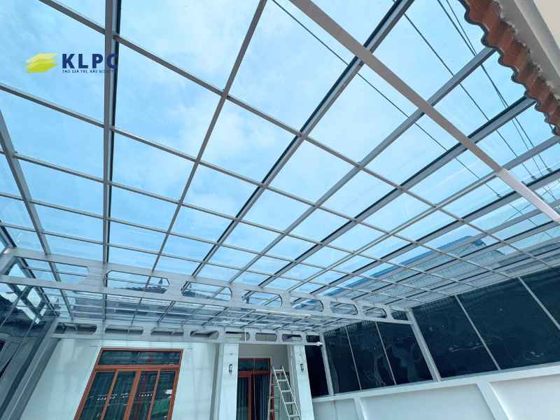 Tấm lợp lấy sáng KLPC – Thi công mái hiên 100m² tại Cần Thơ 4 giai phap lay sang tu nhien
