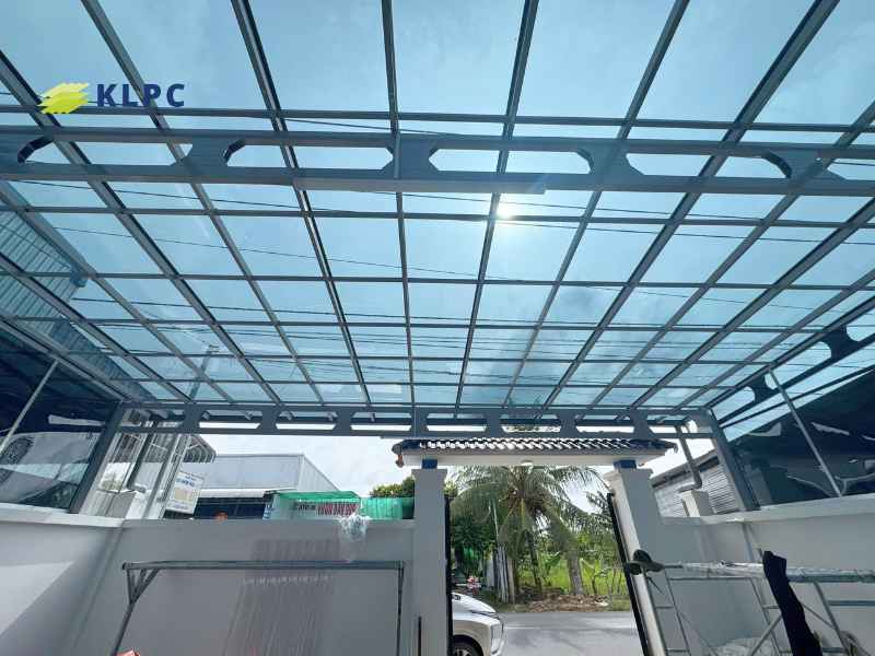 Tấm lợp lấy sáng KLPC – Thi công mái hiên 100m² tại Cần Thơ 5 tam lop nhua lay sang